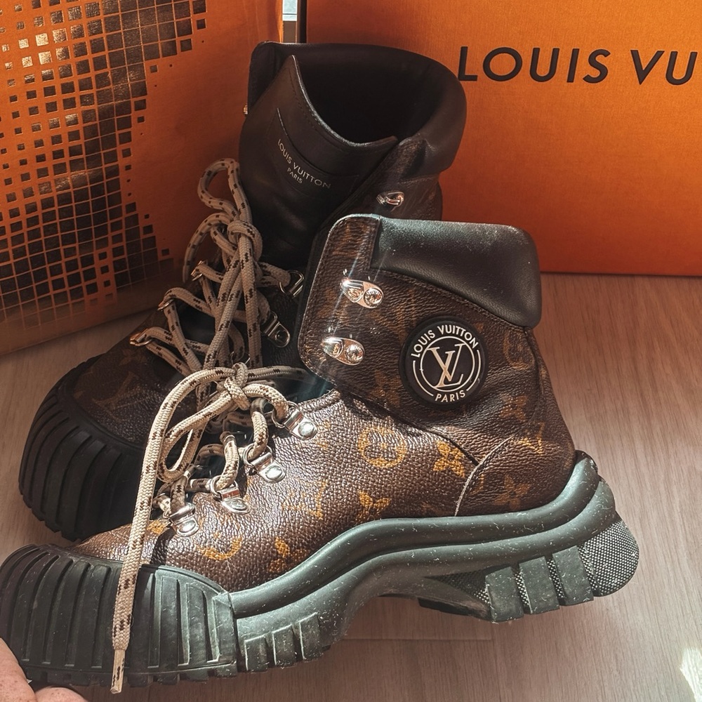 Louis vutton hiking shoes - Picture 10 of 10
